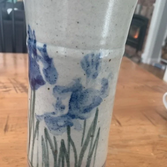 Handmade iris vase - Picture 4 of 6